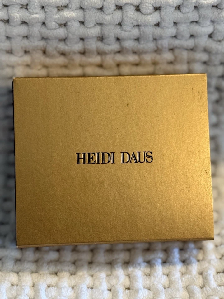 Pendientes colgantes Heidi Daus topacio borgoña nuevos en caja Foto 4 de 4