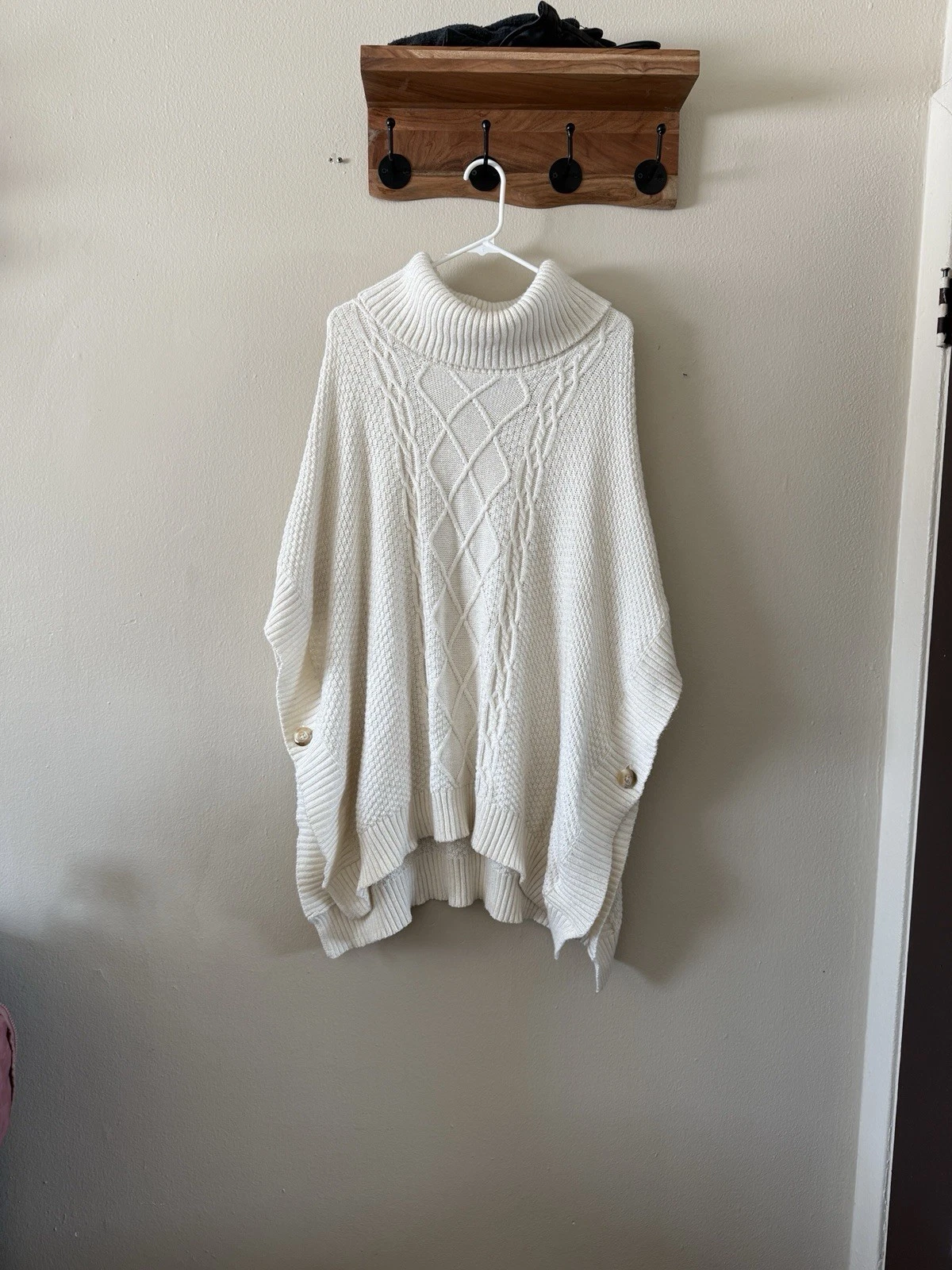 Old Navy Women's Size XL / XXL Cream Cable Knit Poncho Turtleneck Sweater
