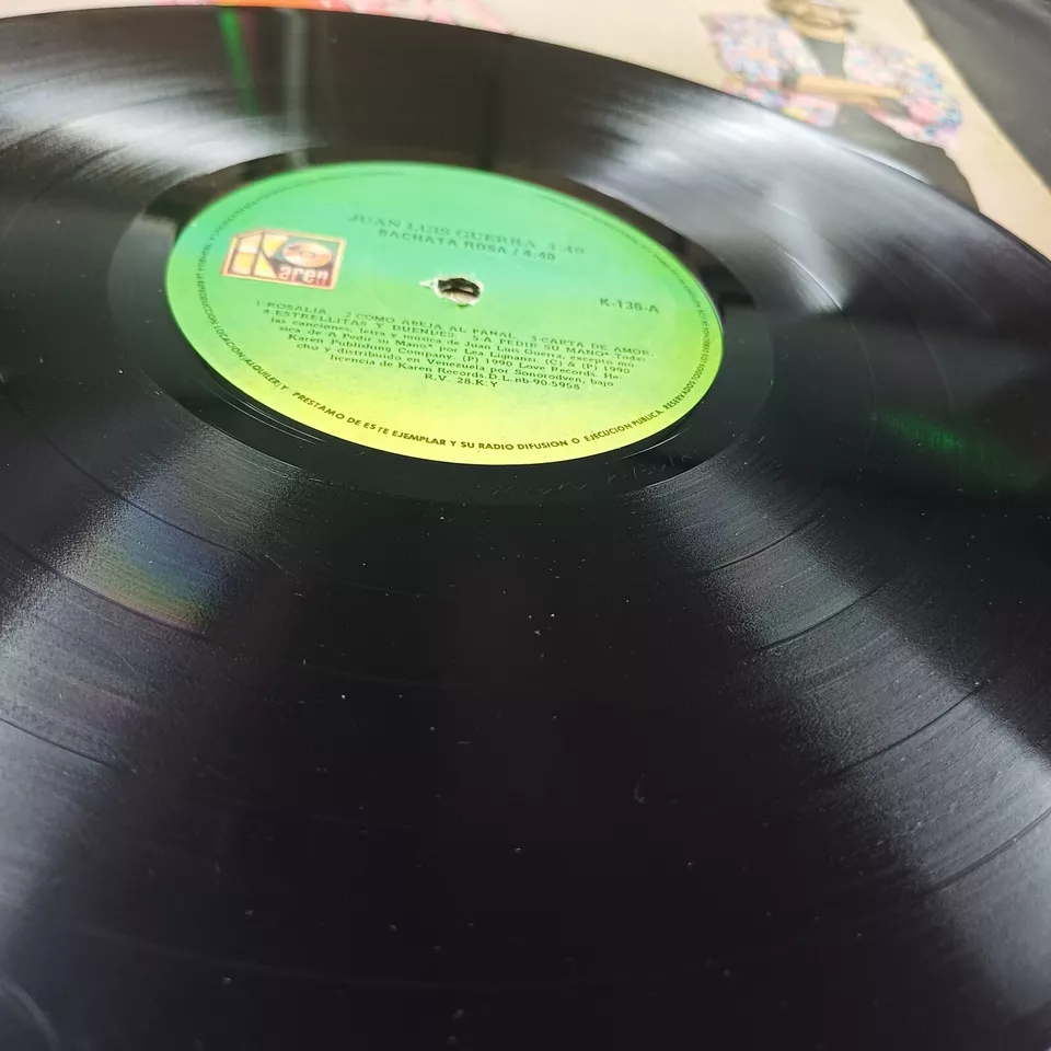 Juan Luis Guerra 4.40 – Bachata Rosa - Merengue, Bachata, Salsa, 🇻🇪 1990 (EX) - Image 4 of 4