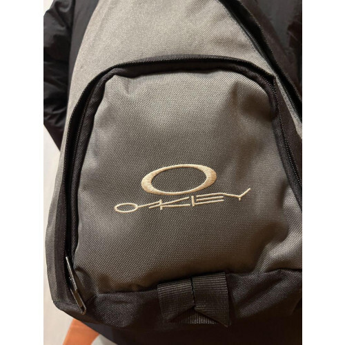 00s OAKLEY One Shoulder body Bag Tech Y2K khaki USED from 00s OAKLEY One Shoulder body Bag Tech Y2K khaki USED from