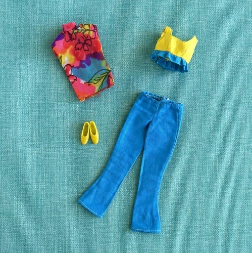 Vintage Mod Barbie Francie Swingin' Separates Gift Set 2 Tops Pants & Shoes 1966
