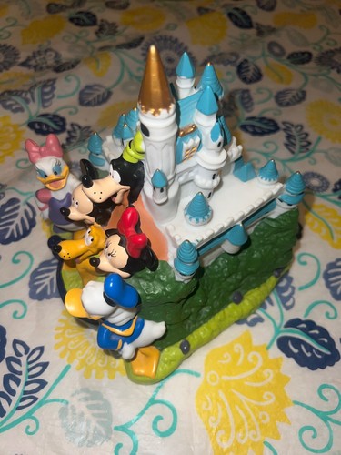 New Walt Disneyland Plastic Coin piggy bank castle - Picture 2 of 13