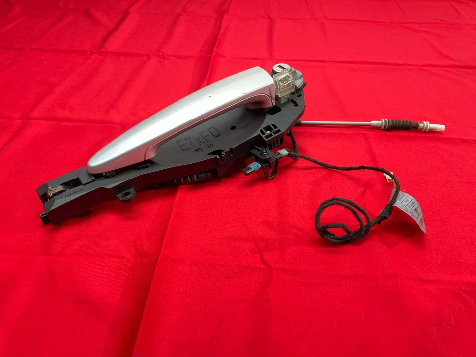 07-14 Manija de la puerta del conductor delantera izquierda BMW E70 E71 X5 X6 acceso cómodo plateado OEM✅ Foto 2 de 4