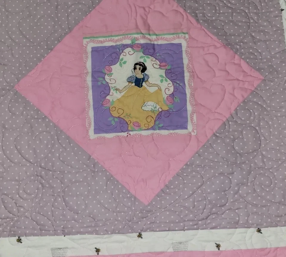 Nova Colcha/Berço/Lance "Princesa" Feito à Mão para Bebê Menina 43"x46.5" - Imagem 4 de 4