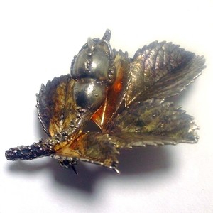 FLORA-DANICA-GOLD-ROSE-BROOCH-18K-GOLD-OVER-STERLING-BY-ORLA-EGGERT-j1101ga001