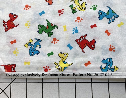 Bright Dachshunds Paws Bones Tossed on White Quilt Cotton Jo-Ann # 22013 1.5 Yds - Picture 4 of 4