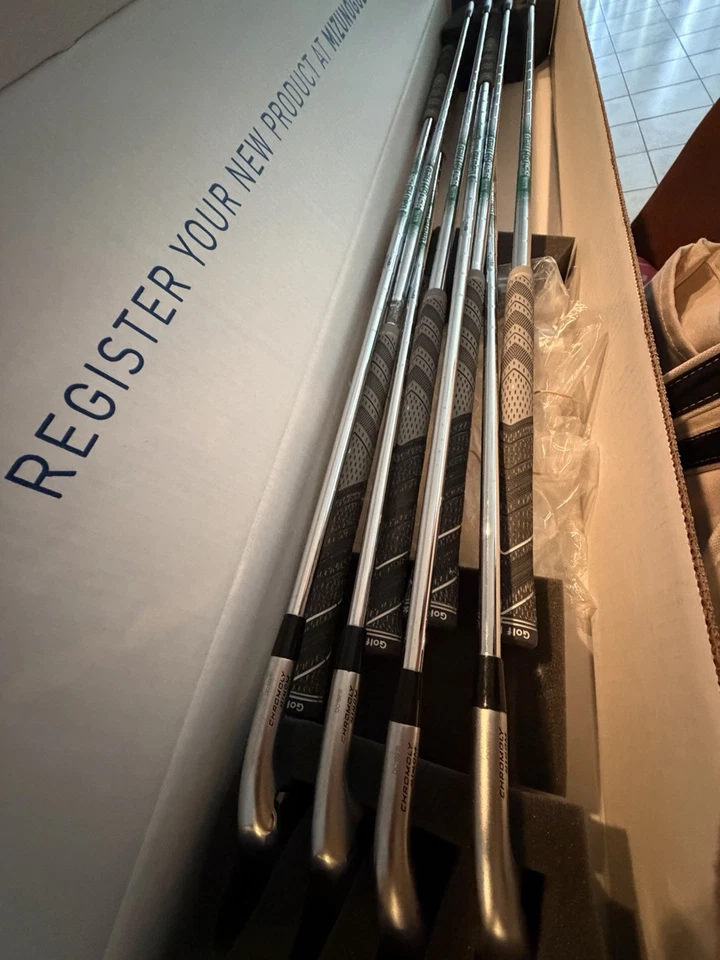 Juego de hierro forjado Mizuno JPX 921 4-PW, GW Regular Flex, para diestros NS Pro Steel Foto 2 de 4