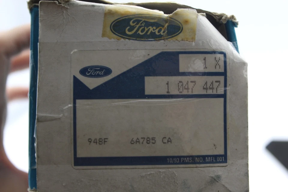 Valve for FORD Original 1047447 948f6a785ca - Image 2 of 4