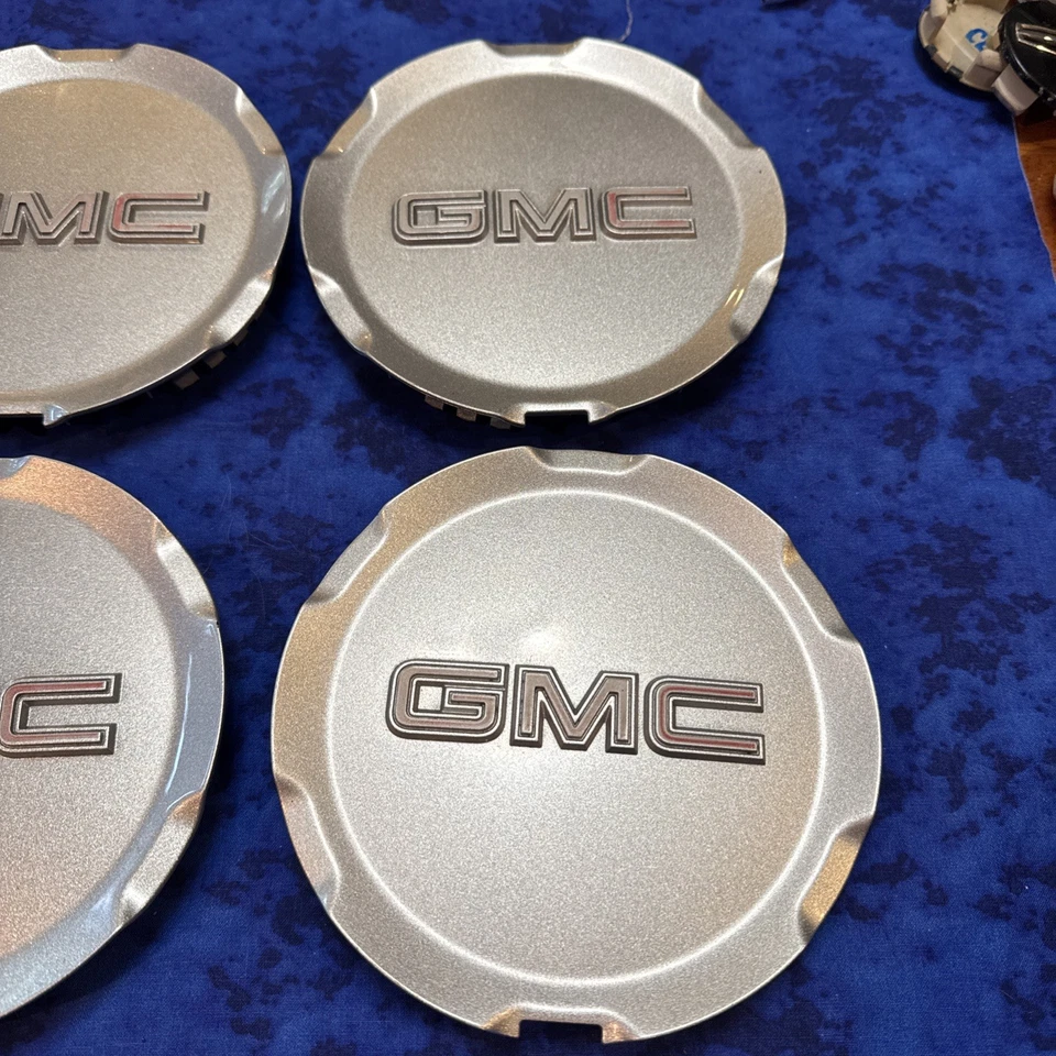 JUEGO DE 4 TAPAS CENTRALES DE TERRENO GMC ORIGINALES 2010-2015 P/N 9597973 plateadas OEM Foto 4 de 4