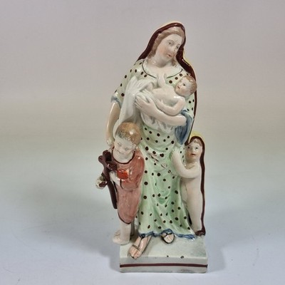 Antike Staffordshire Perlenbesteck Figur ''Charity'' aus dem 19. Jahrhundert 18,5 cm hoch A/F