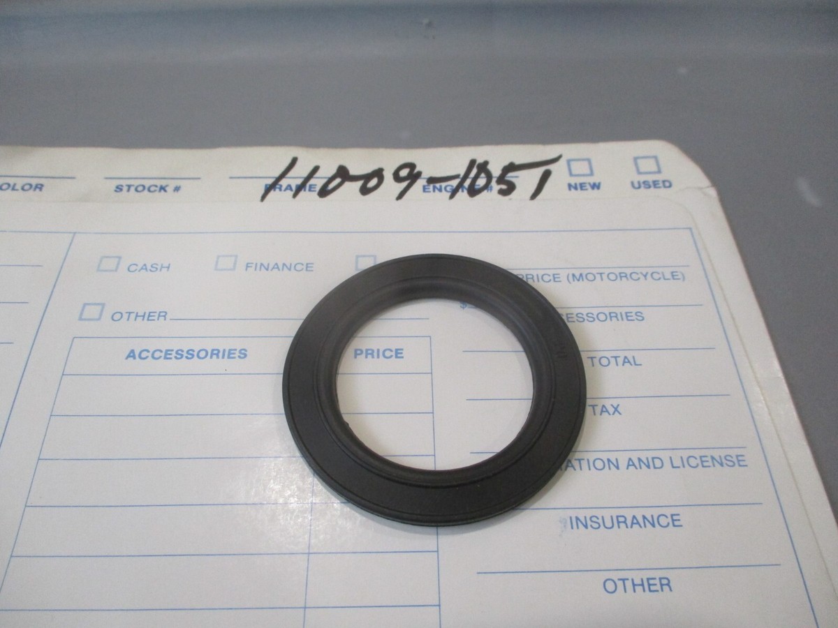 う。ページ 1979-1982 Kawasaki KZ1300 KZ305 NOS OEM Fuel Tank Cap Gasket 11009