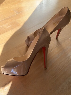 Christian Louboutin very prive patent leather beige heels open toe