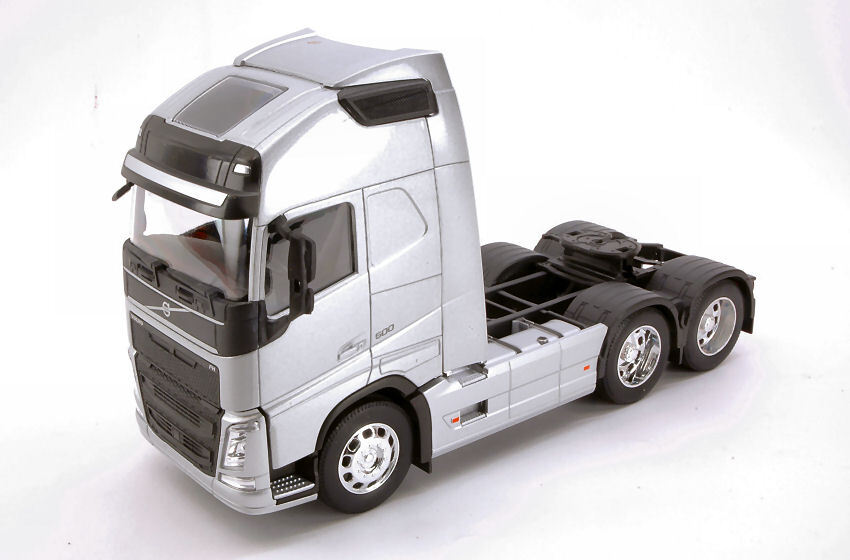 Volvo FH 3-Axle 2016 Silver Camion Truck 1:32 Model WELLY | eBay