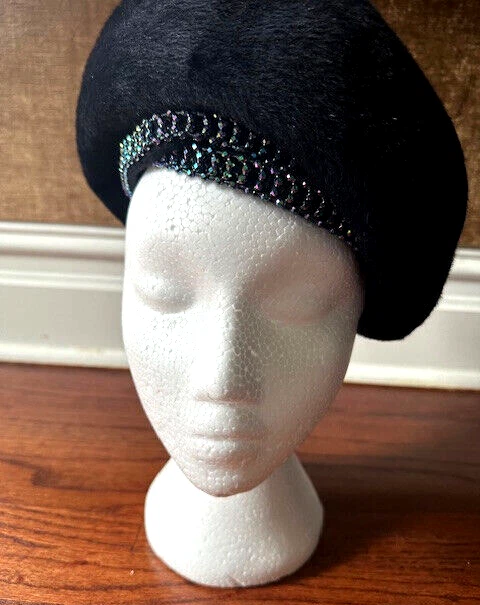 chapeau inclinable Christian Dior vintage années 50 avec strass superbe couture noir
