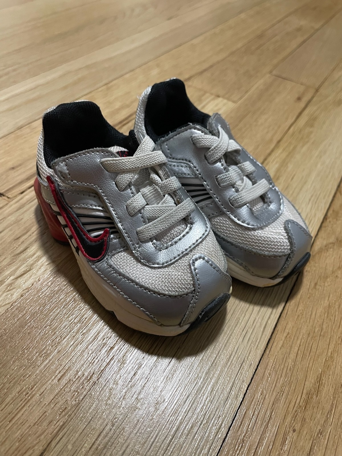 Toddler Size 4c Silver Red Style 344934-101