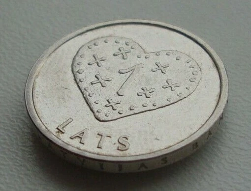 Latvia 1 Lats Gingerbread Heart 2011 Copper-Nickel Coin M - Image 2 of 4