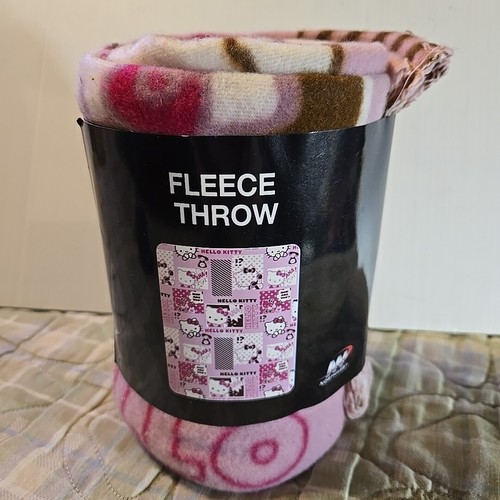 HELLO KITTY Soft Plush Fleece BLANKET THROW 40”x50”  100% Polyester  - Picture 1 of 9