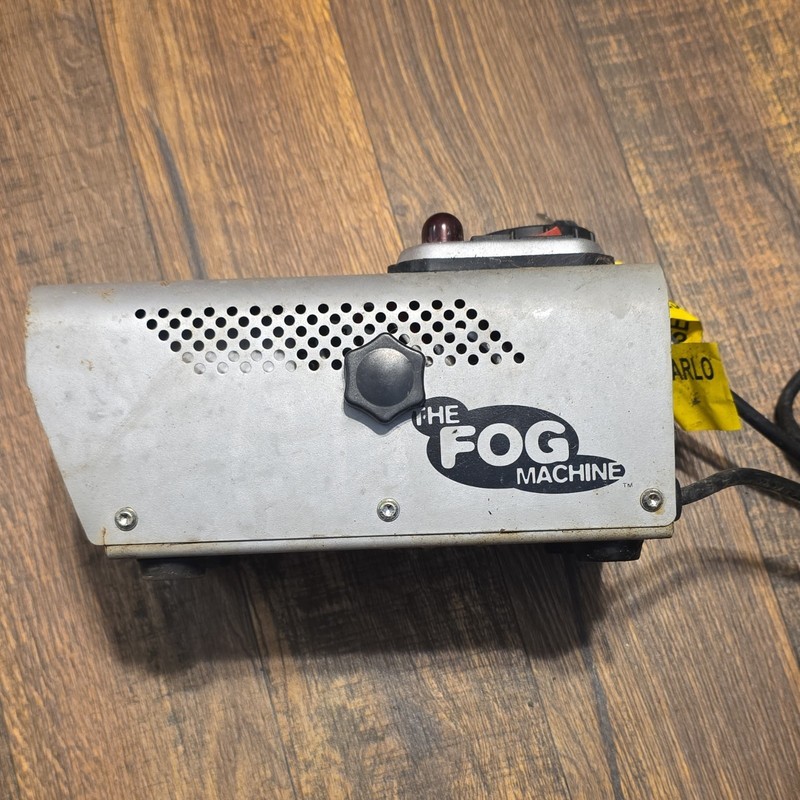 400W Fog Machine 62264 Manual Control Indoor Use Only 2oz Fluid Capacity
