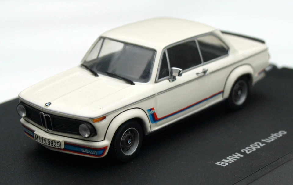 BMW 2002 Turbo Bj. 1973-1974, chamonix-weiß, Minichamps-Modell für BMW M. 1:43