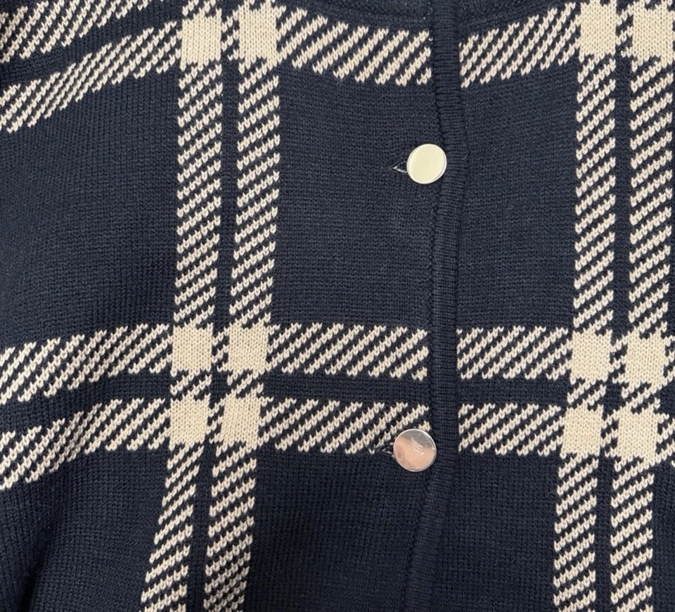 Capa a cuadros negra y tostada elegante con botones dorados nueva sin etiquetas Foto 4 de 4