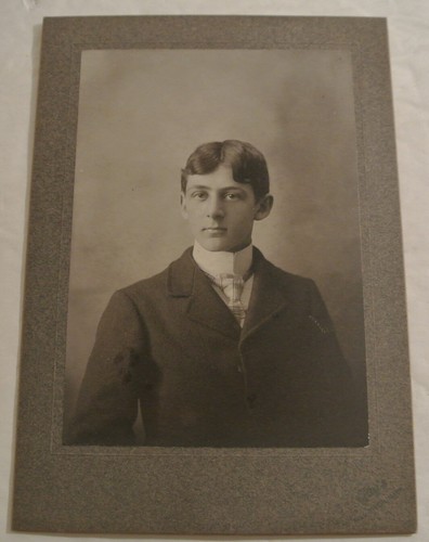 LOTE DE 4 FOTOGRAFÍAS FAMILIARES ANTIGUAS CLASE DE ESCUELA SECUNDARIA DE 1900 + papel de tarjeta de gabinete - Imagen 7 de 8