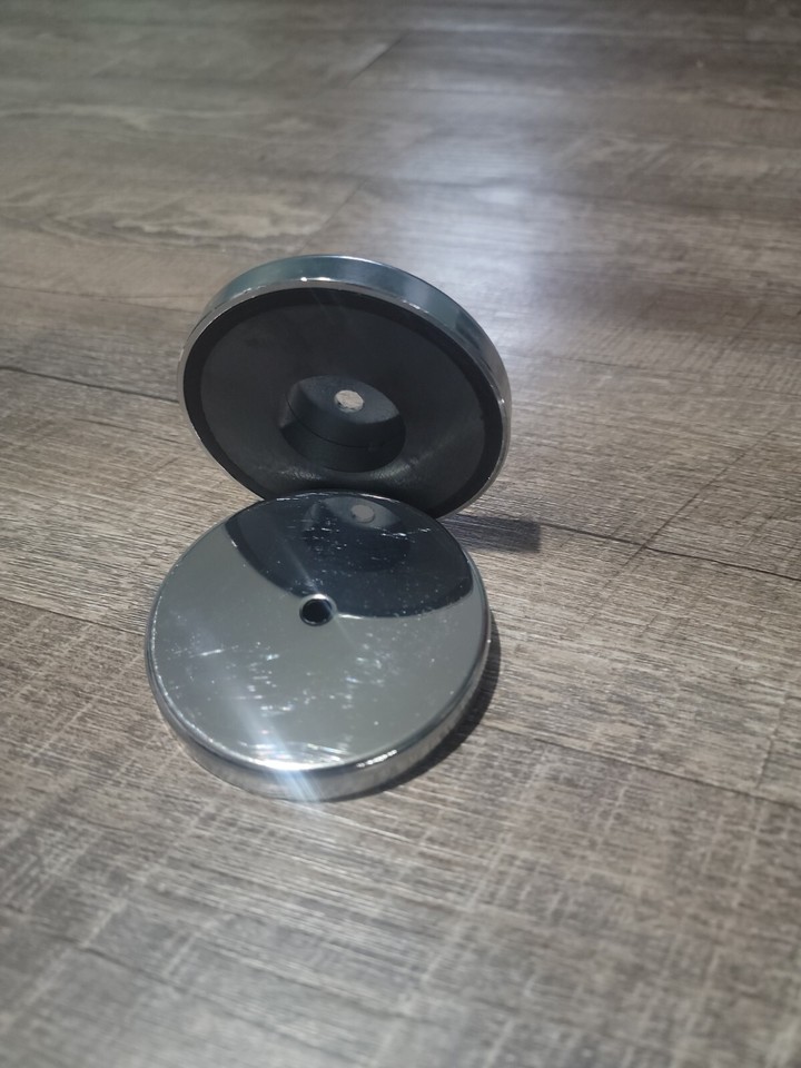 Round Base with 100 lbs Pulling Power 3.2" Diameter, Pot