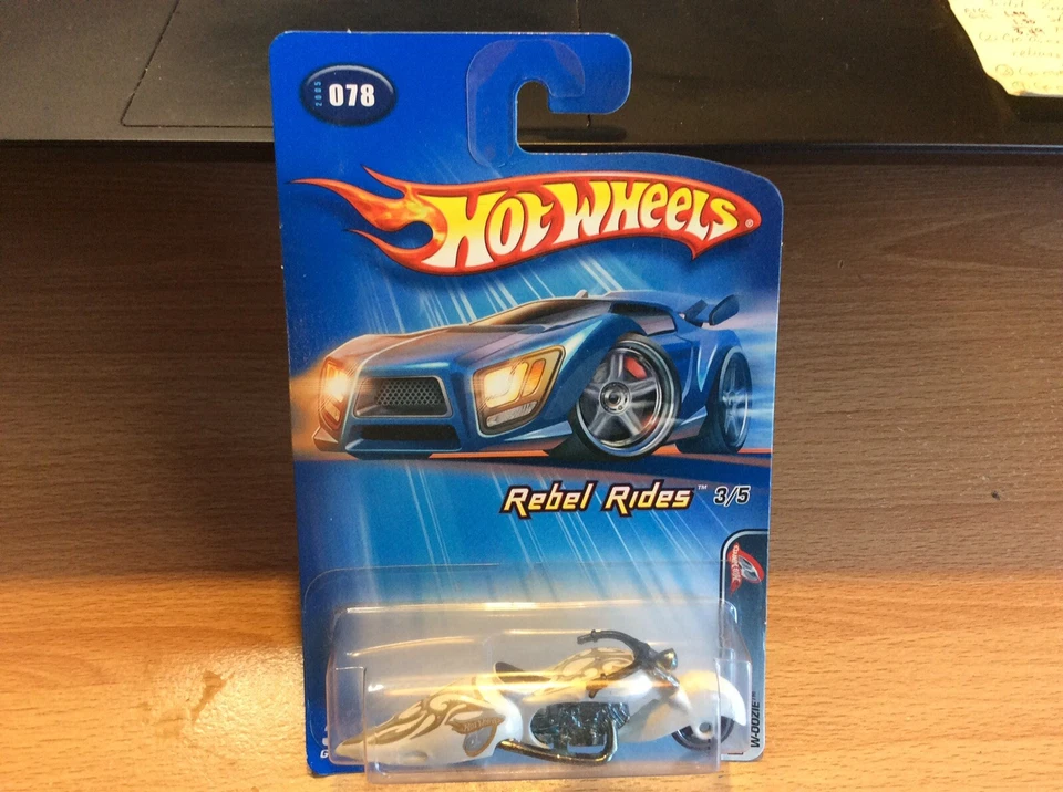 Hot Wheels 2005 Rebel Rides 3/5 W-OOZIE #078 White Motorcycle 2005 078 New - Image 2 of 4