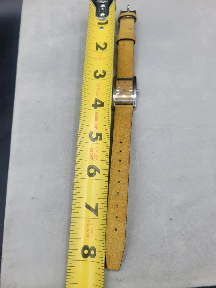 Reloj Rebecca Minkoff Mujer Tono Plateado Tostado Gamuza Cuero Banda Batería Nueva Foto 4 de 4