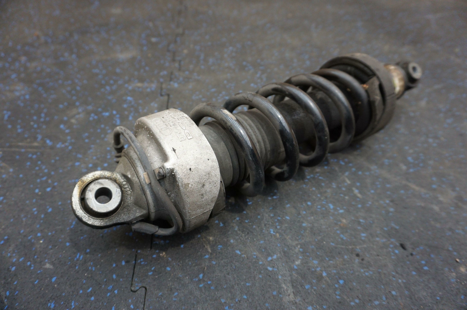 Rear Right Shock Spring Strut Assembly 420512020N OEM Audi R8 Type 42 2008-15