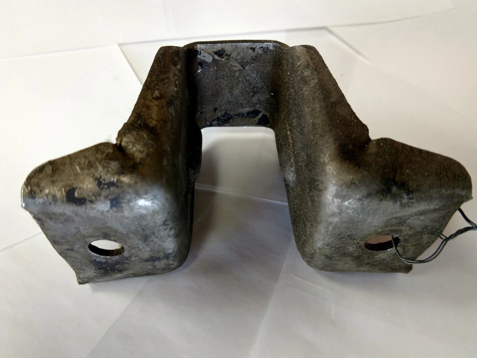 E3DZ5B482A NUEVO OEM SOPORTE INFERIOR FORD TBIRD COUGAR LTD MARQUIS Foto 3 de 4