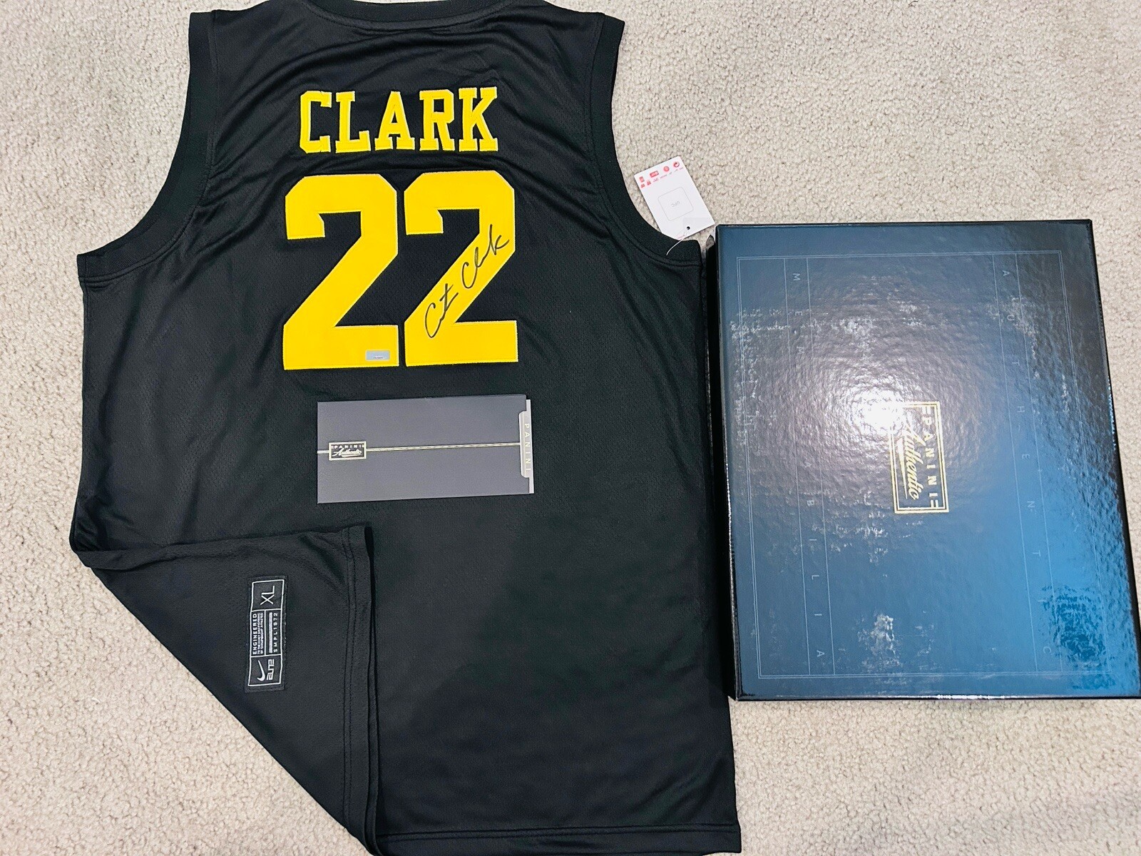 PANINI AUTHENTICS Caitlin Clark AUTOGRAPH AUTO Iowa Hawkeyes Black Nike Jersey