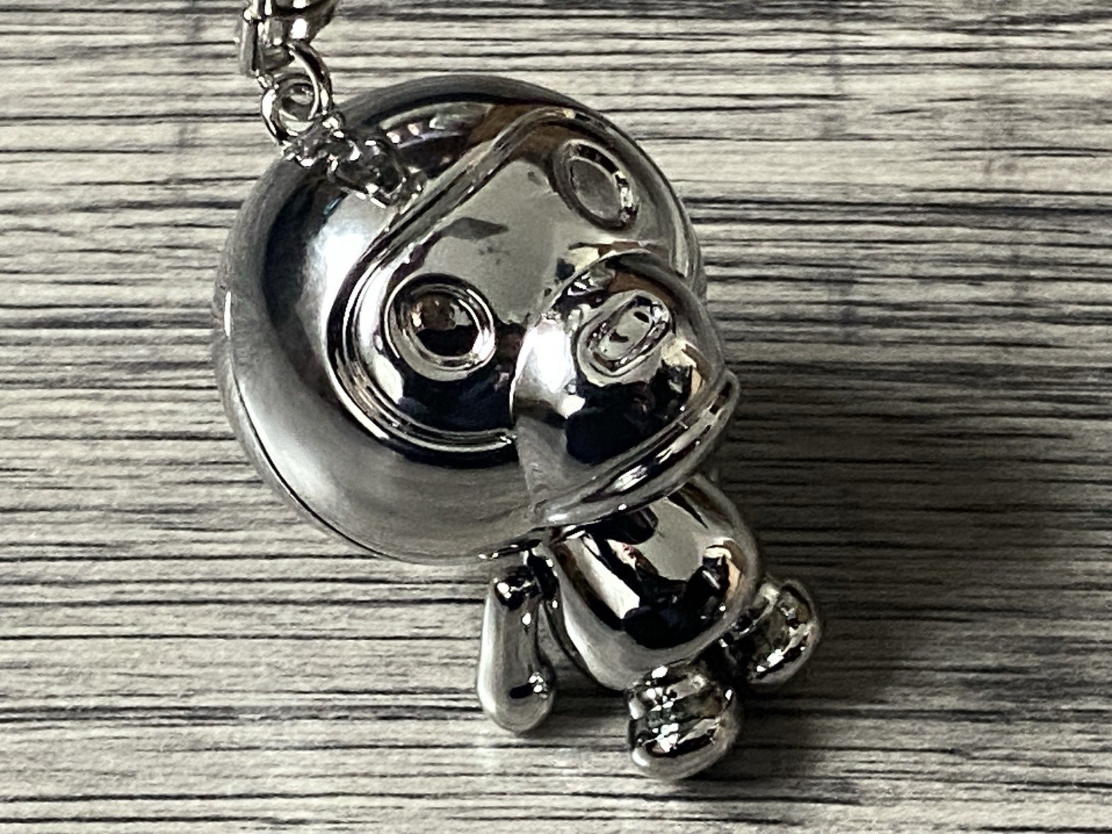 A BATHING APE BABY MILO POLISHED SILVER TONE ALLOY KEYRING BNWT thumbnail 2