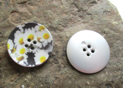 Kunststoff Knopf silber metallisiert  schwarz weiß Blume 22mm - Bild 1 von 2