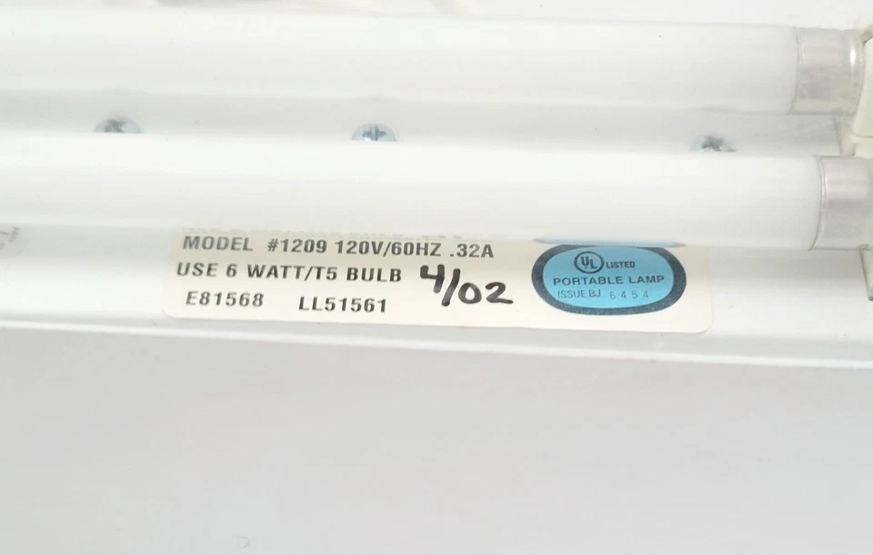 High Q Lighting Portable Industrial Light 1209 T5 6W Bulb E81568 LL51561 OUTDOOR - Image 3 of 4