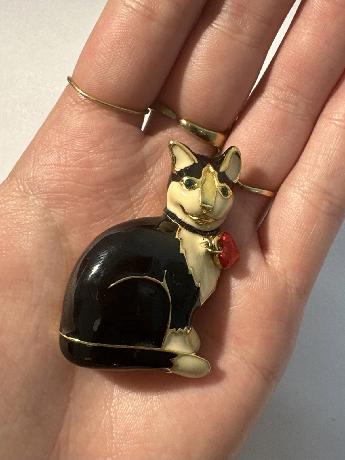 Broche chat, Noir Et Blanc Avec Pampille Rouge Bijoux Fantaisie