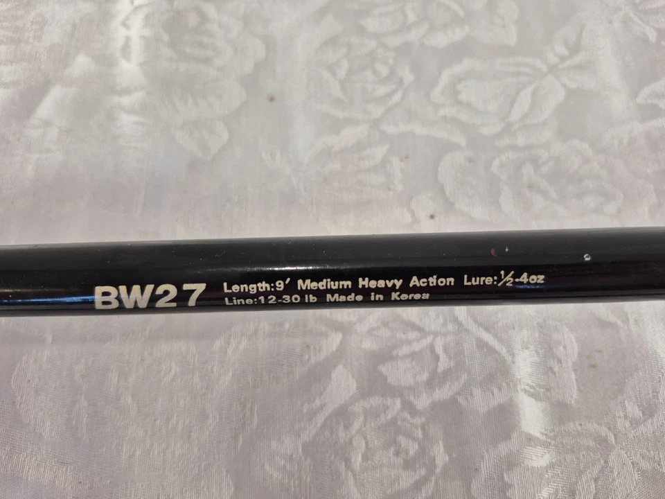 Caña de pescar Daiwa grafito viuda negra acción media pesada fundición BW27 9' Foto 4 de 4
