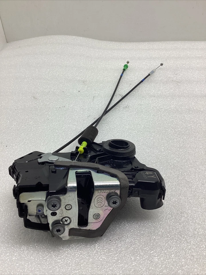 Actuador de bloqueo de puerta de pasajero delantero derecho Toyota Prius C 2016-2018 A046693 OEM Foto 3 de 4