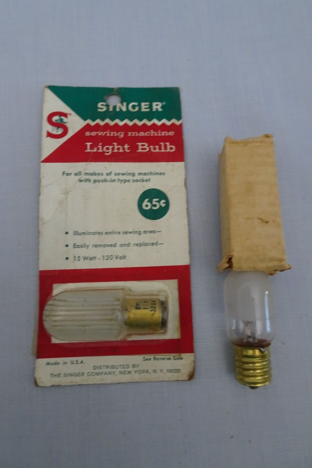 2 NOS VINTAGE Sewing Machine Bulbs SINGER 15 Watt 120 Volt NIP