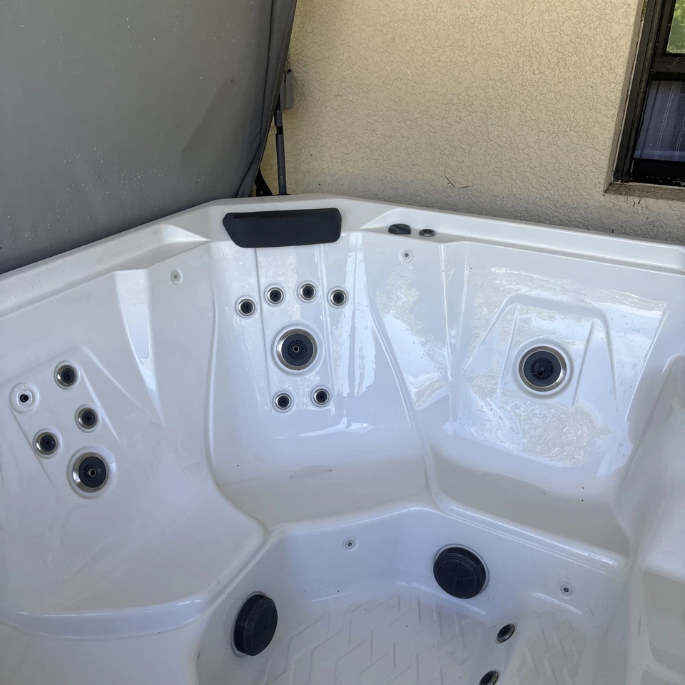 Title: Hot Spot Rhythm / Relay 6-7 Person Hot Tub Spa– Florida Pick Up - Image 4 of 4