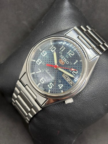 vintage Seiko 5 Refurbished Day/Date Men's Japan Made Wrist Watch - Image 1