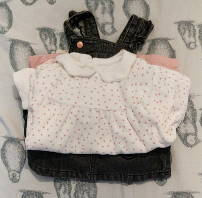 Baby Mädchen verschiedene Kleidung Paket 0-3 Monate verschiedene Marken bunt