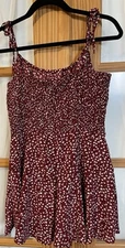 Juniors Burgundy Floral Romper Sz L Smocked 2” Inseam Classic Cottage Boho Chic