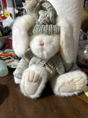 Boyds CARLY CRYSTALFROST ~ 10'' white bunny ~ #904186 mint w/tag Gray sweater
