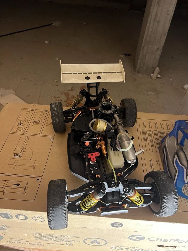 EB 4 S2 RC Thunder Tiger scala 1/8 competition motore a scoppio - Immagine 3 di 4