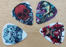 Vier Gitarrenplektren 0,71mm - Bunt Skull - S...