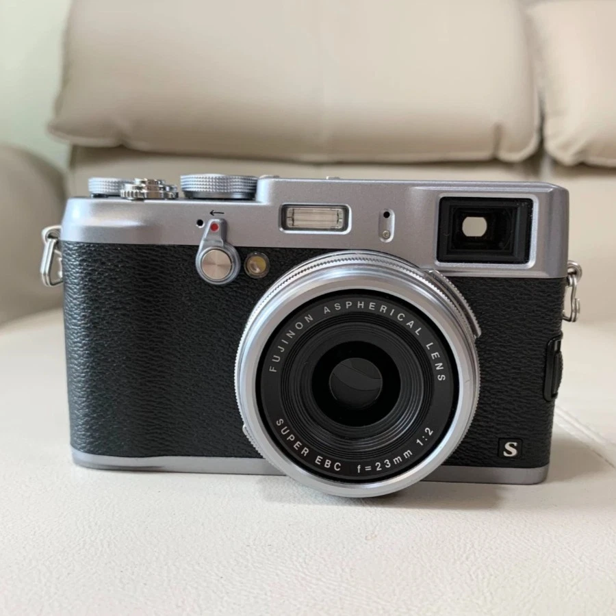 Fujifilm X100S Digital Camera Silver Black 16.3MP APS-C Hybrid View Film Sim - product detail image 1