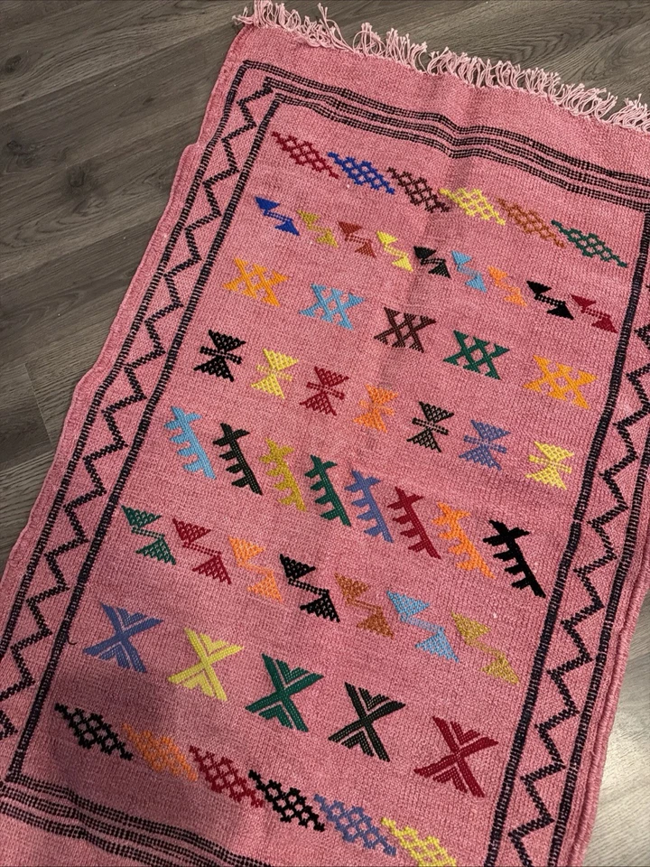 Alfombra tribal marroquí tejida a mano Foto 3 de 4