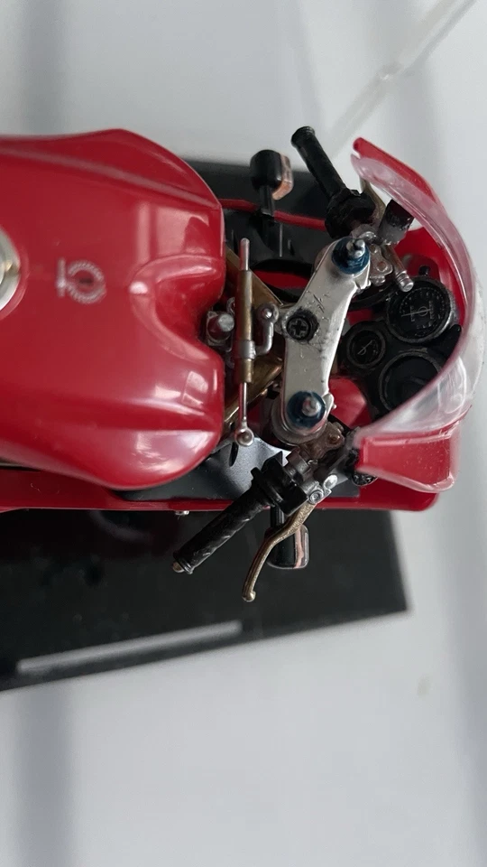 Model Ducati 916  Tamiya 1:12  - Bild 3 von 4