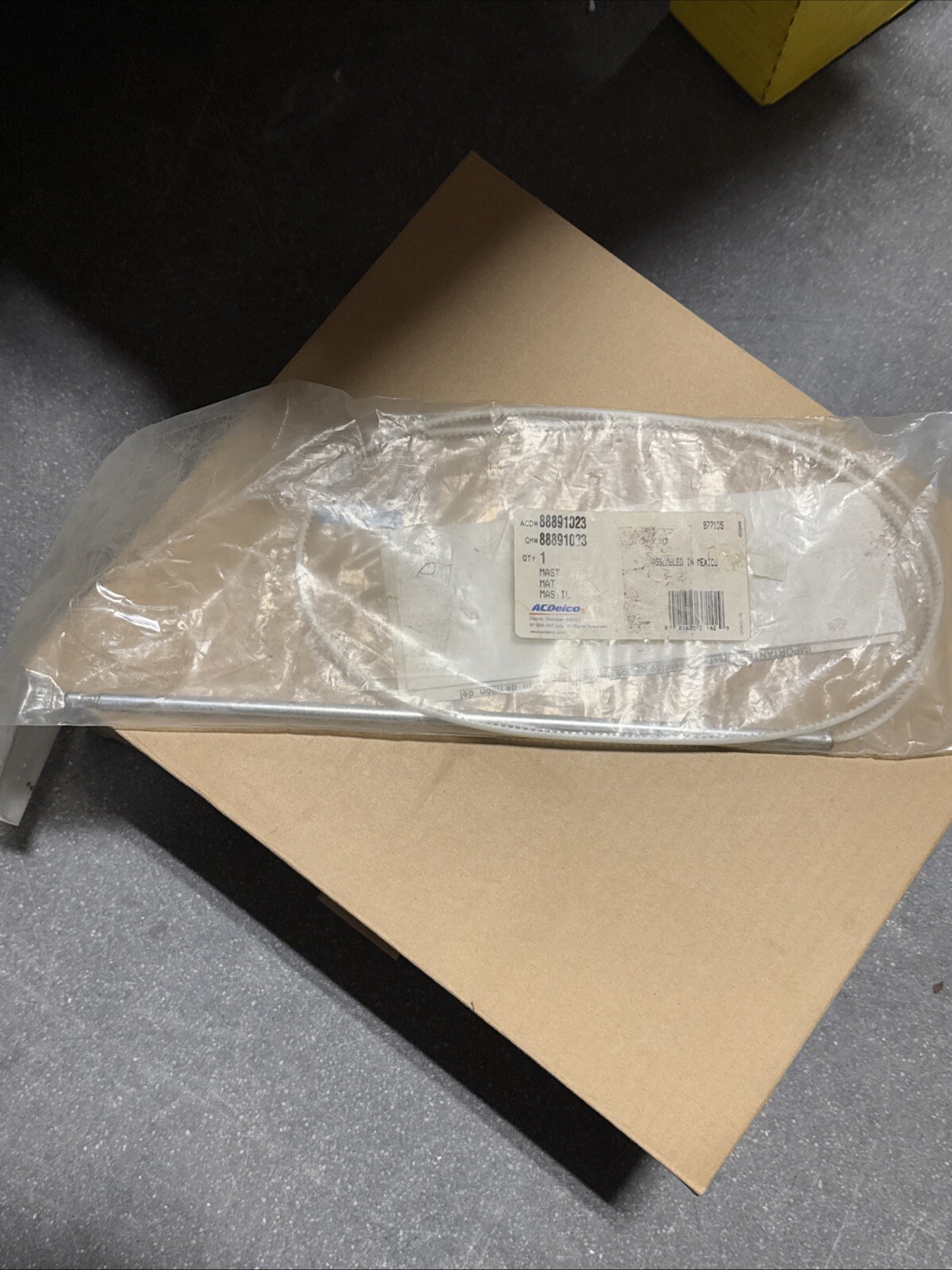 ACDelco 88891023 - Power Radio Antenna without Gear and Motor Fits Pontiac