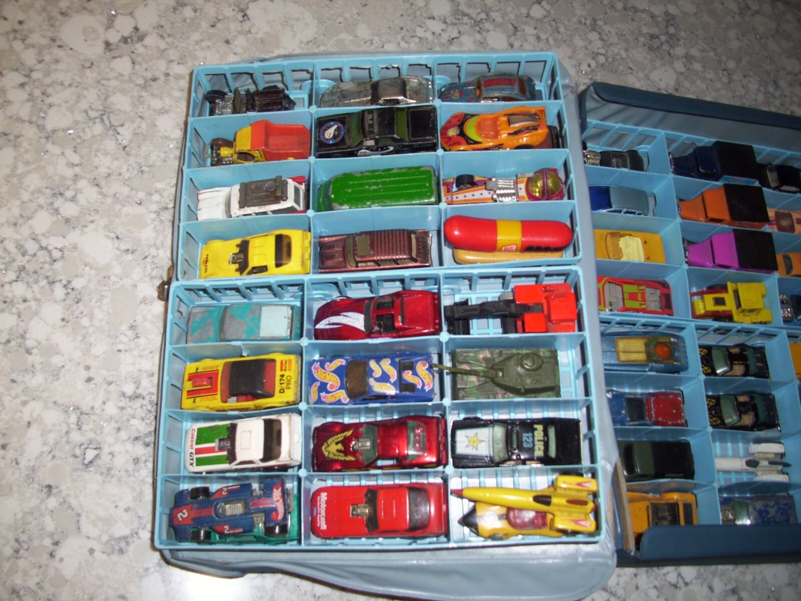 1976 MATCHBOX 48 CAR CARRY CASE WITH 50 CARS HOT WHEELS MATCHBOX & MORE